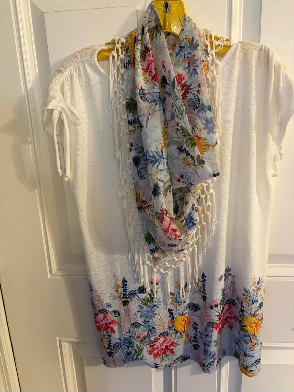 ONE WORLD White Floral Fringe Tunic with Matching Scarf